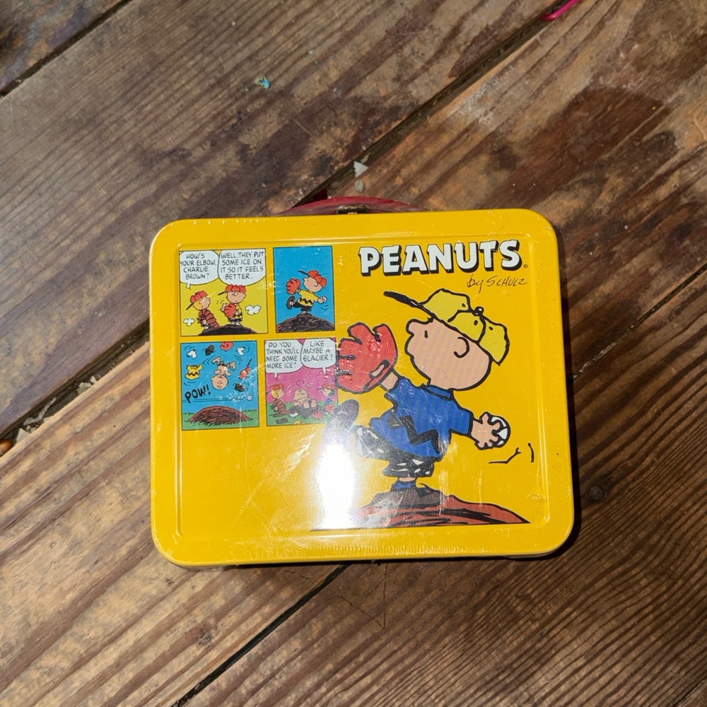 Peanuts Yellow Comic Strip Lunchbox